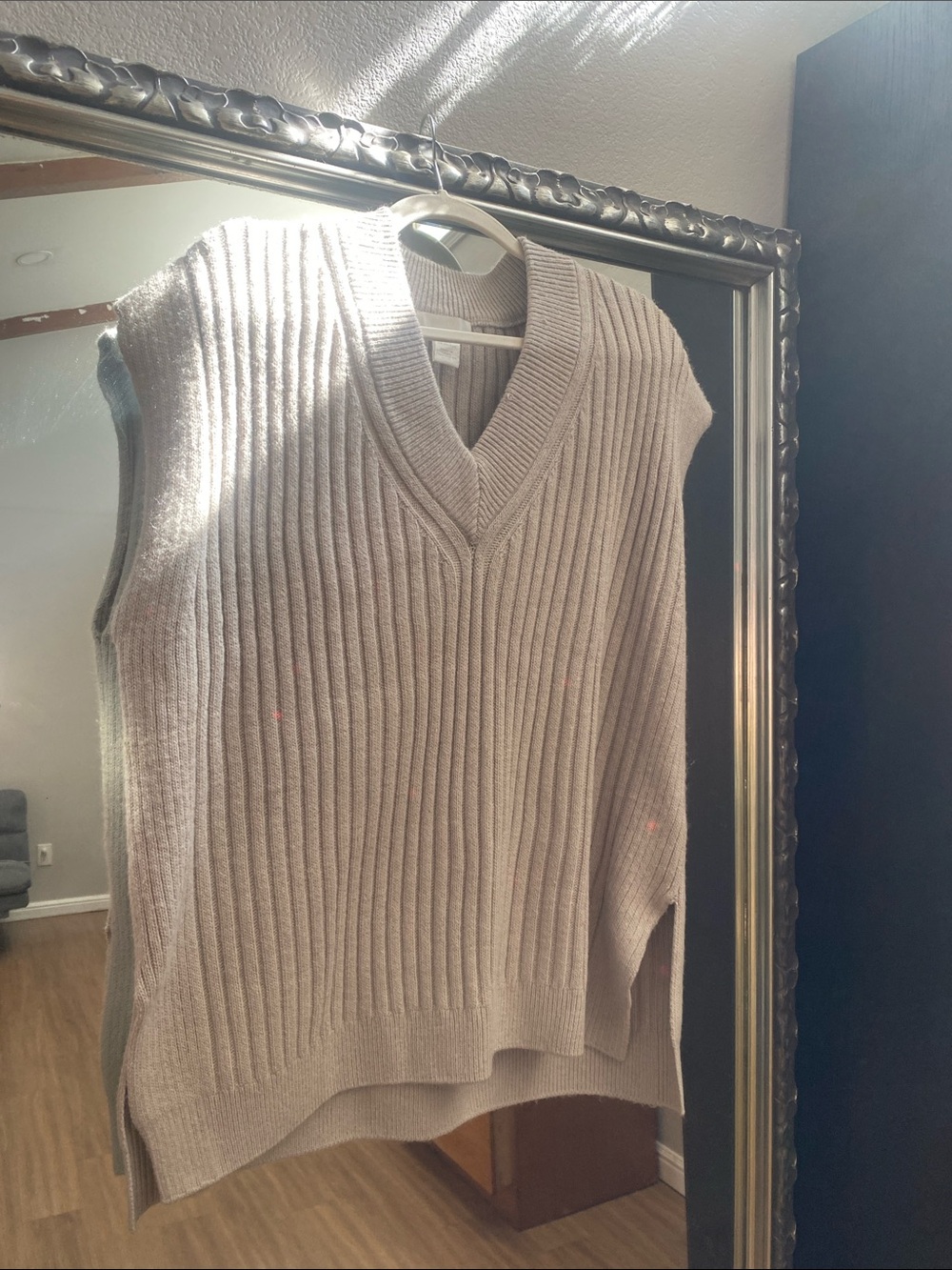 H&M Sleeveless Ribbed V-Neck Sweater Vest - Beige